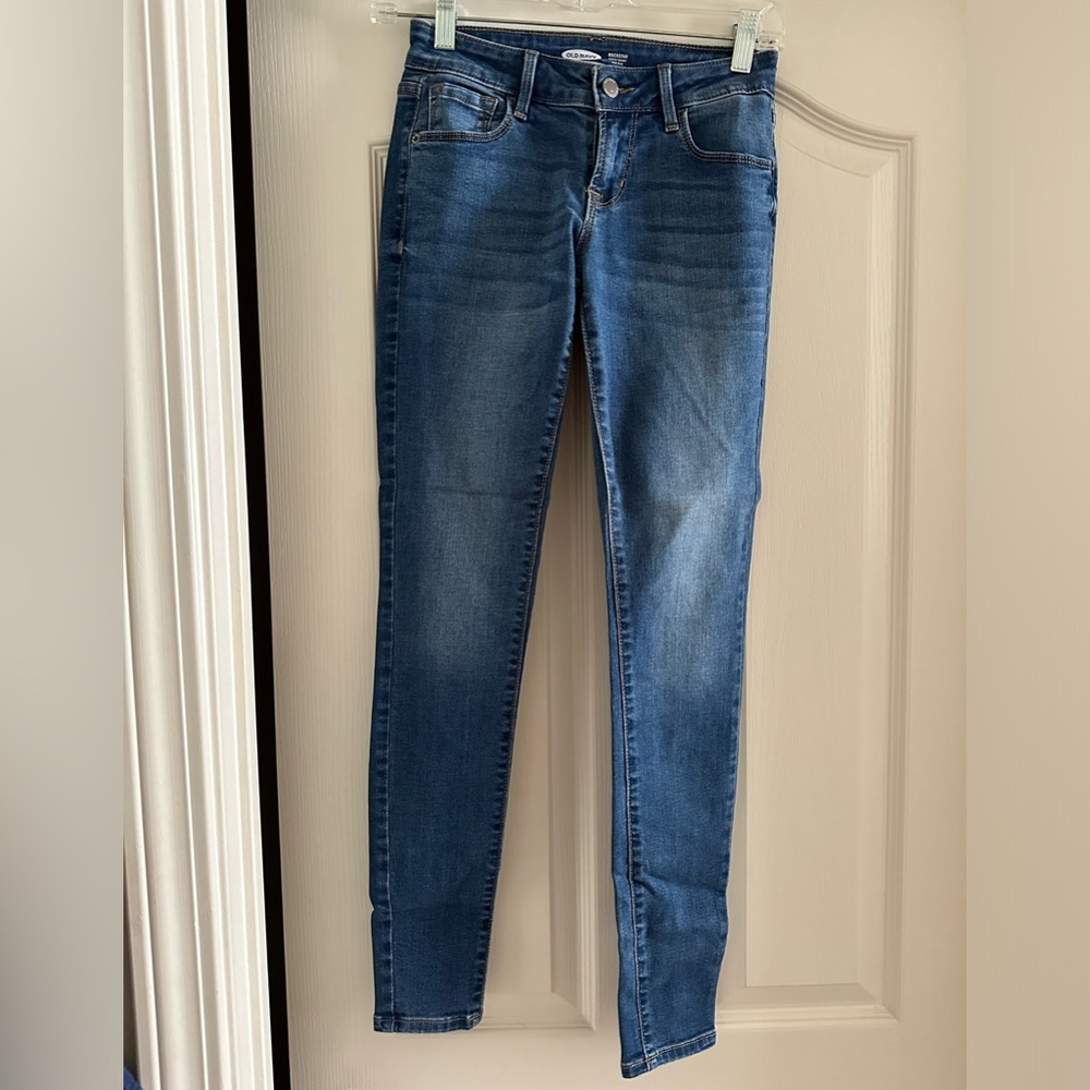 Old Navy Rockstar Super Skinny Low Rise jeans. Size 00